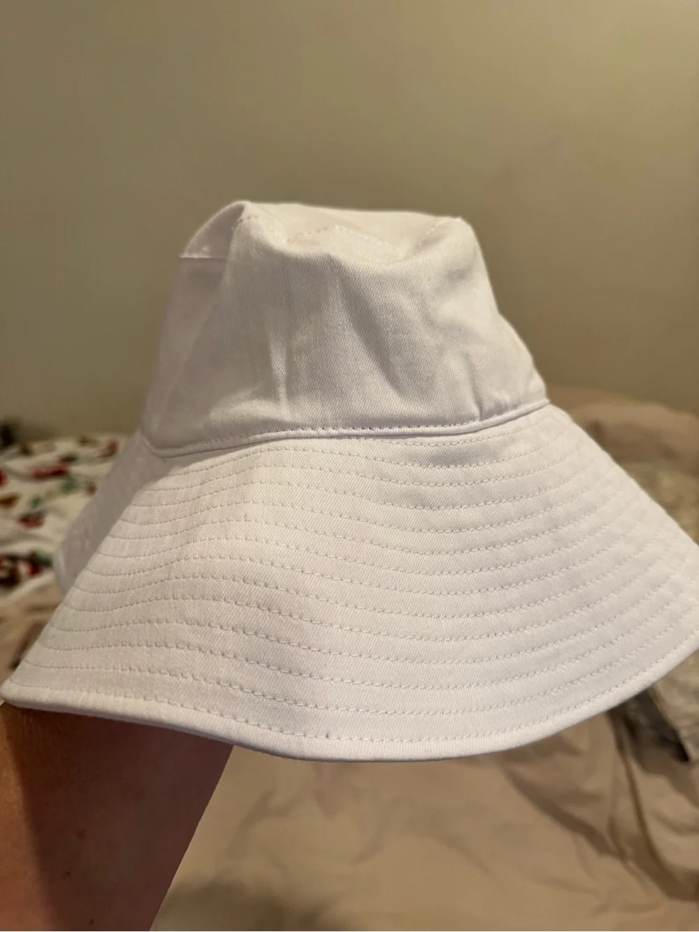 NWT  White adult Sun' Bucket Hat